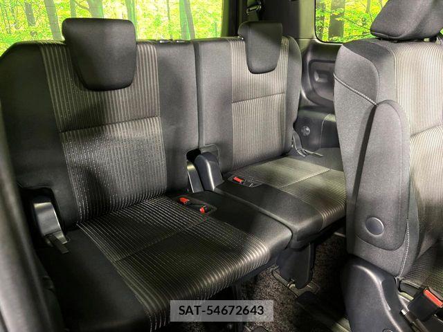 Toyota VOXY 2019-06 7330769-10