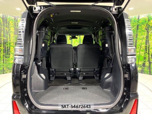 Toyota VOXY 2019-06 7330769-11