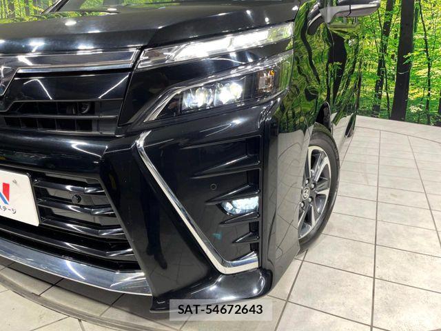 Toyota VOXY 2019-06 7330769-13