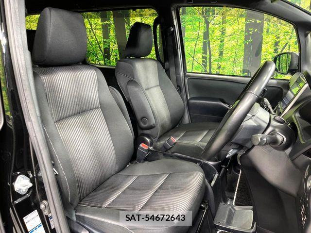 Toyota VOXY 2019-06 7330769-8