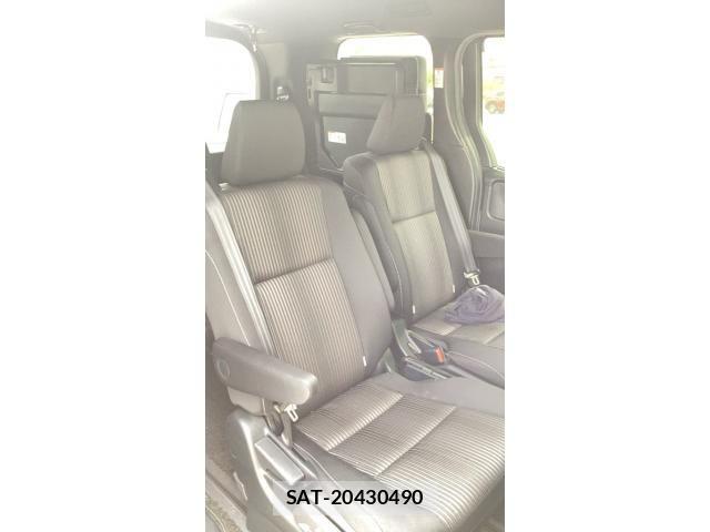 Toyota VOXY 2018-09 7330772-9