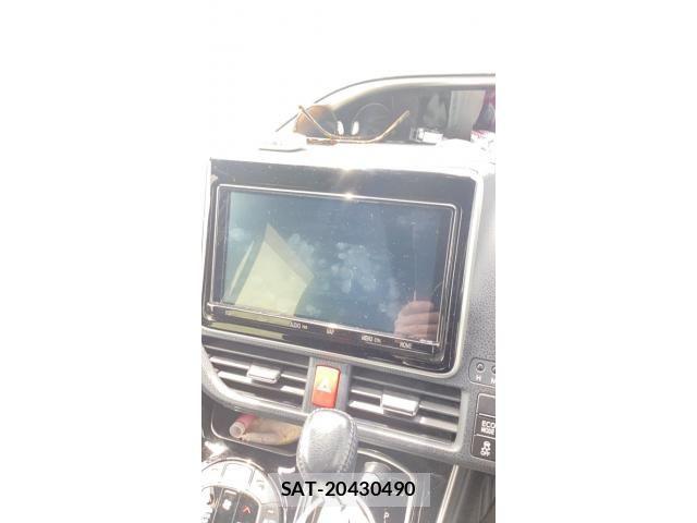 Toyota VOXY 2018-09 7330772-14