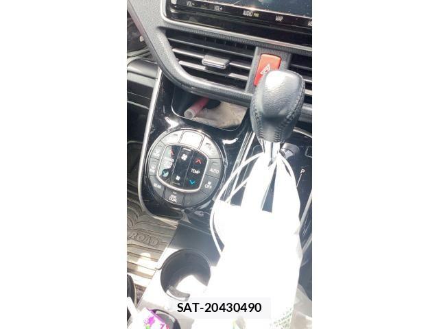 Toyota VOXY 2018-09 7330772-15