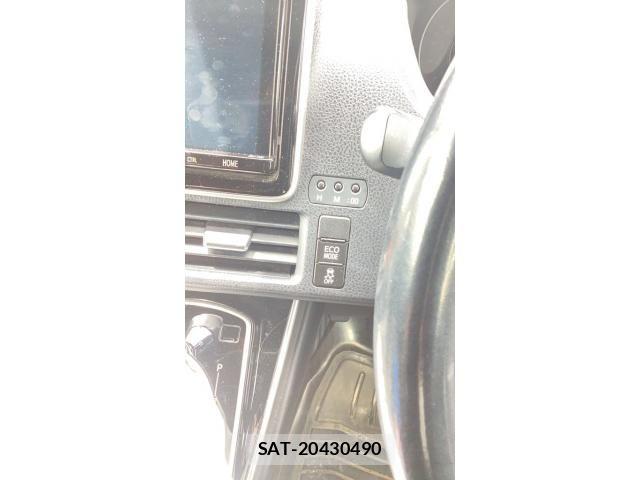 Toyota VOXY 2018-09 7330772-16