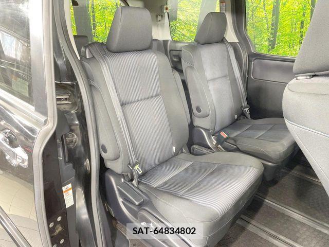 Toyota VOXY 2016-01 7330781-9