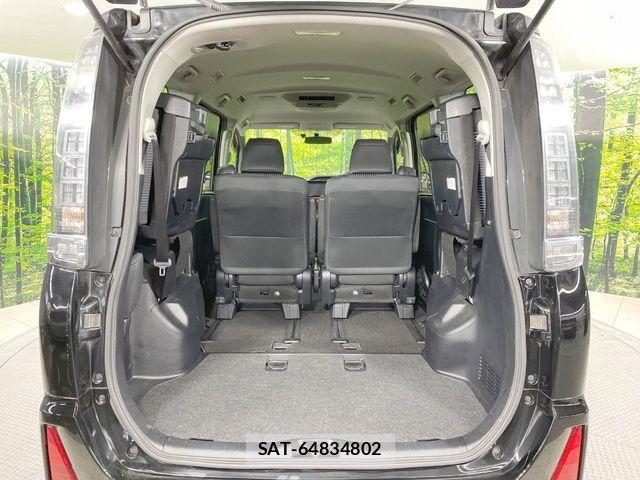 Toyota VOXY 2016-01 7330781-11