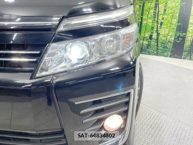 Toyota VOXY 2016-01 7330781-13