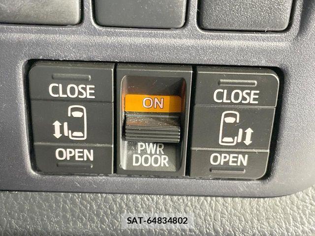 Toyota VOXY 2016-01 7330781-6