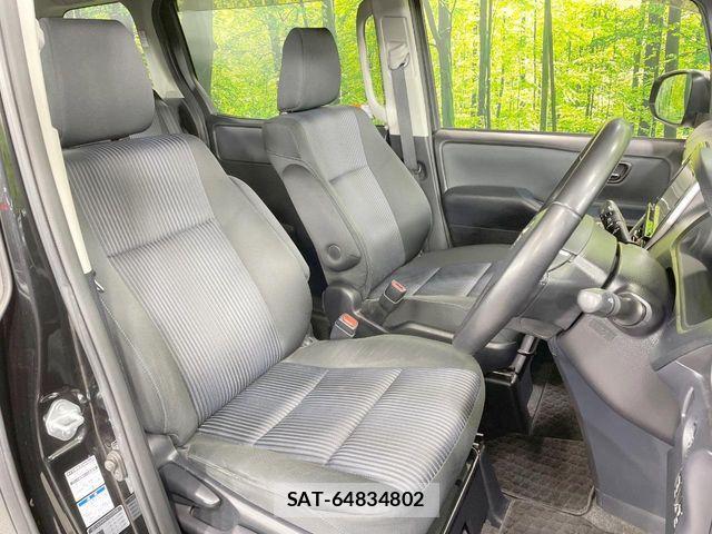 Toyota VOXY 2016-01 7330781-8
