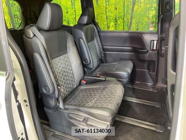 Toyota VOXY 2024-04 7330770-10