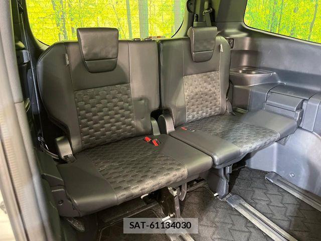 Toyota VOXY 2024-04 7330770-11