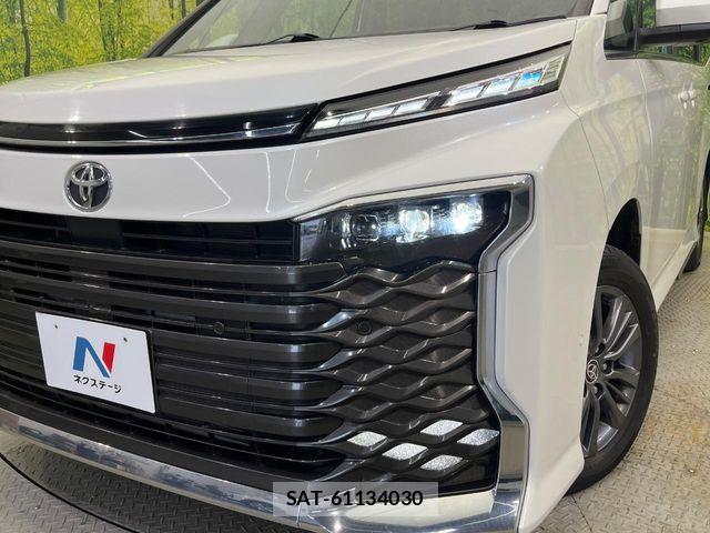 Toyota VOXY 2024-04 7330770-13