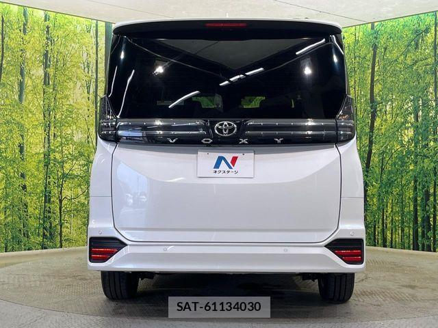 Toyota VOXY 2024-04 7330770-16