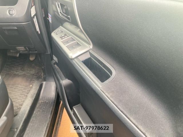 Toyota VOXY 2013-07 7330780-9