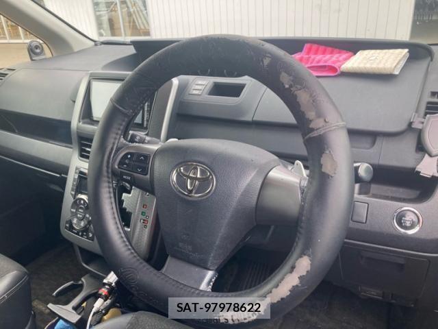Toyota VOXY 2013-07 7330780-14