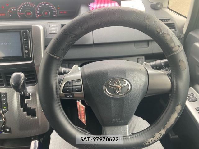 Toyota VOXY 2013-07 7330780-15