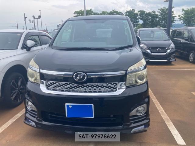 Toyota VOXY 2013-07 7330780-1