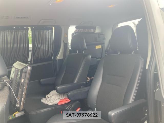 Toyota VOXY 2013-07 7330780-4