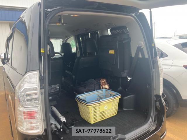 Toyota VOXY 2013-07 7330780-8