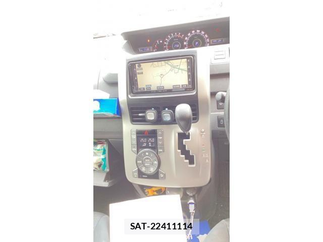 Toyota VOXY 2009-07 7330782-10