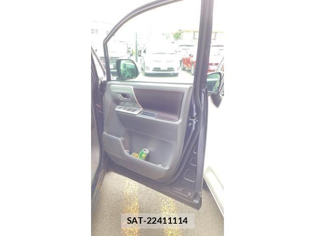 Toyota VOXY 2009-07 7330782-13