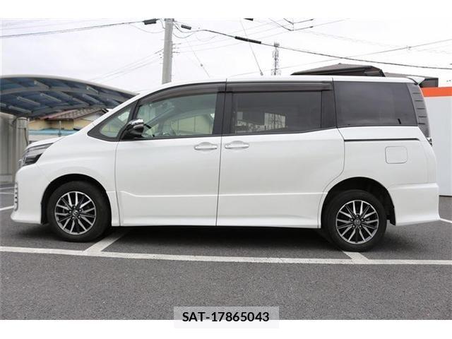 Toyota VOXY 2017-02 7360240-10