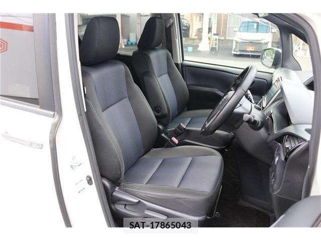 Toyota VOXY 2017-02 7360240-14