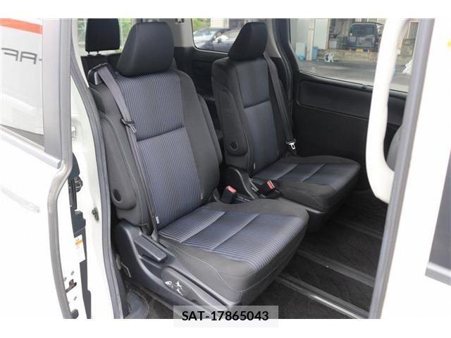 Toyota VOXY 2017-02 7360240-15