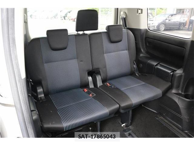 Toyota VOXY 2017-02 7360240-16