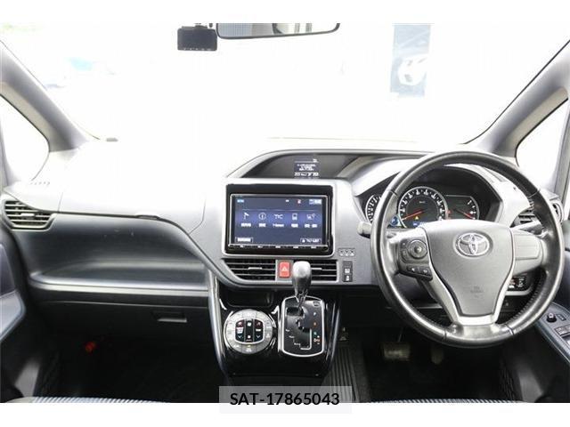 Toyota VOXY 2017-02 7360240-17