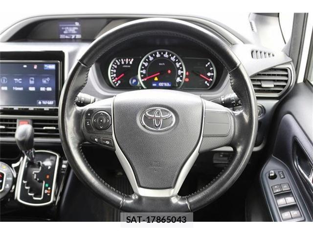 Toyota VOXY 2017-02 7360240-18