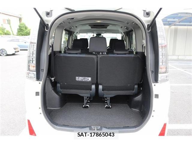 Toyota VOXY 2017-02 7360240-19