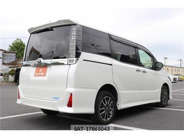 Toyota VOXY 2017-02 7360240-22