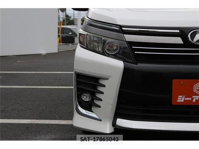 Toyota VOXY 2017-02 7360240-25