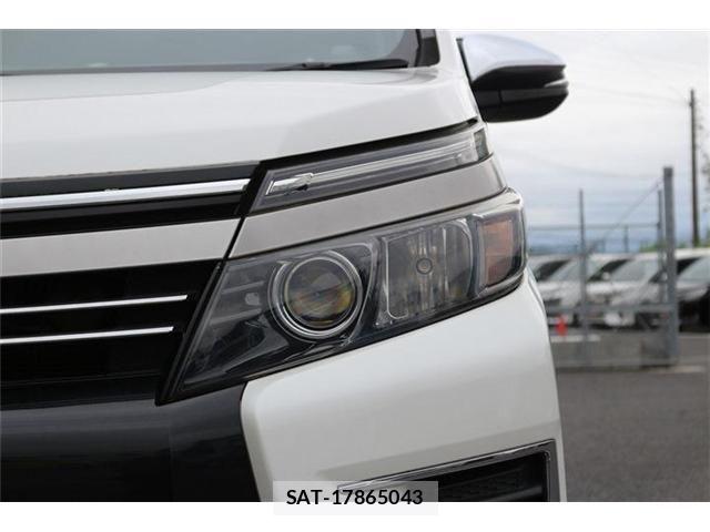 Toyota VOXY 2017-02 7360240-27