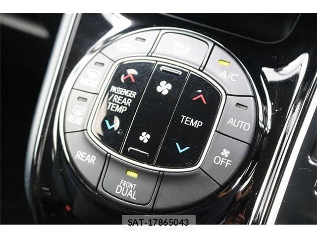 Toyota VOXY 2017-02 7360240-5