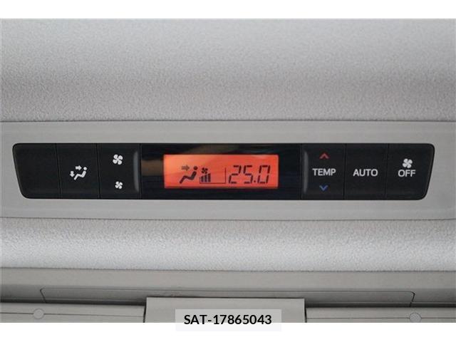 Toyota VOXY 2017-02 7360240-6