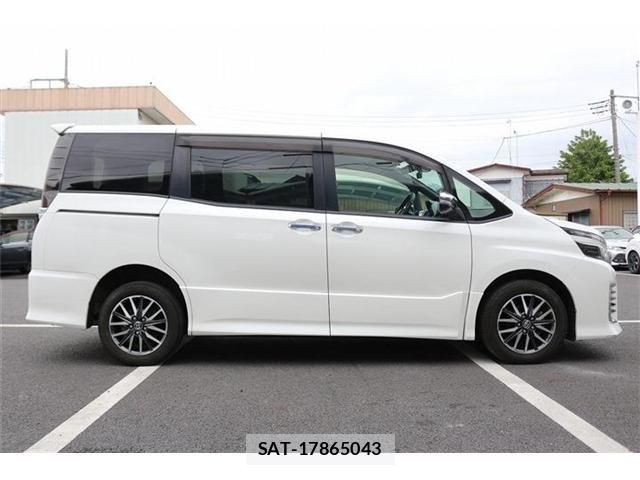Toyota VOXY 2017-02 7360240-8