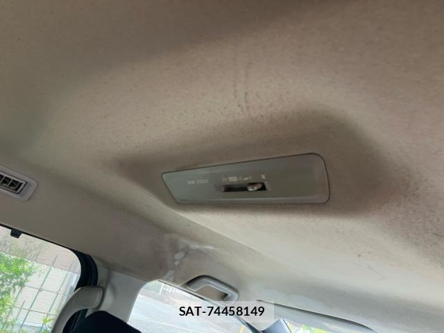 Toyota VOXY 2014-09 7360237-21