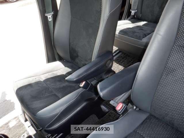 Toyota VOXY 2021-02 7360236-9