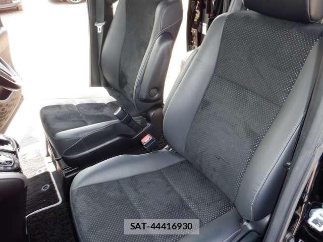 Toyota VOXY 2021-02 7360236-10