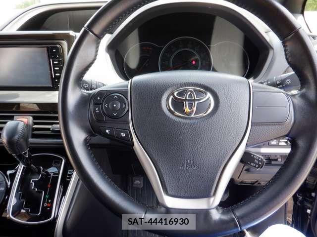 Toyota VOXY 2021-02 7360236-14