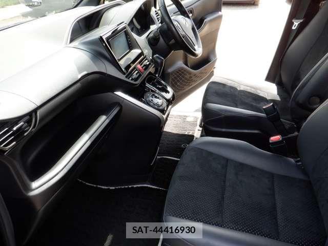 Toyota VOXY 2021-02 7360236-18