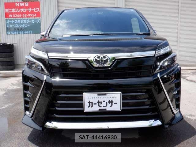 Toyota VOXY 2021-02 7360236-1