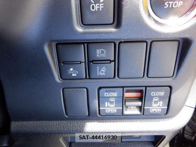 Toyota VOXY 2021-02 7360236-19
