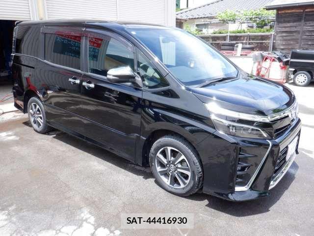 Toyota VOXY 2021-02 7360236-2