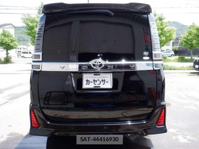 Toyota VOXY 2021-02 7360236-4