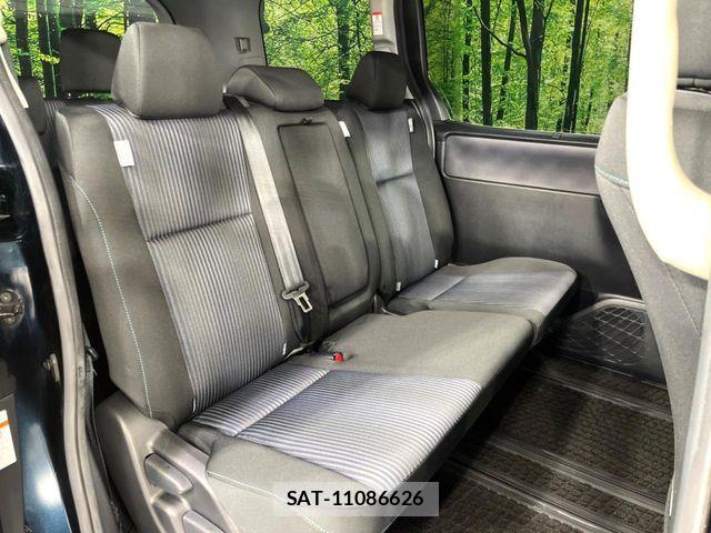 Toyota VOXY 2014-05 7360238-9