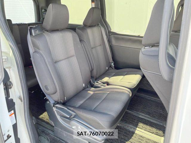 Toyota VOXY 2019-07 7394584-9