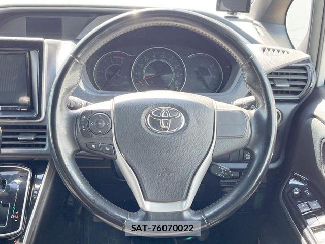 Toyota VOXY 2019-07 7394584-11